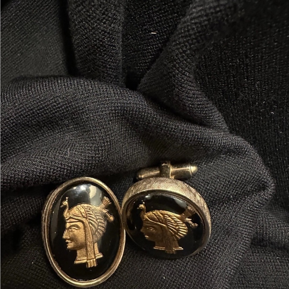 Vintage Black and Gold Egyptian or Greek cuff links - Picture 6 of 9